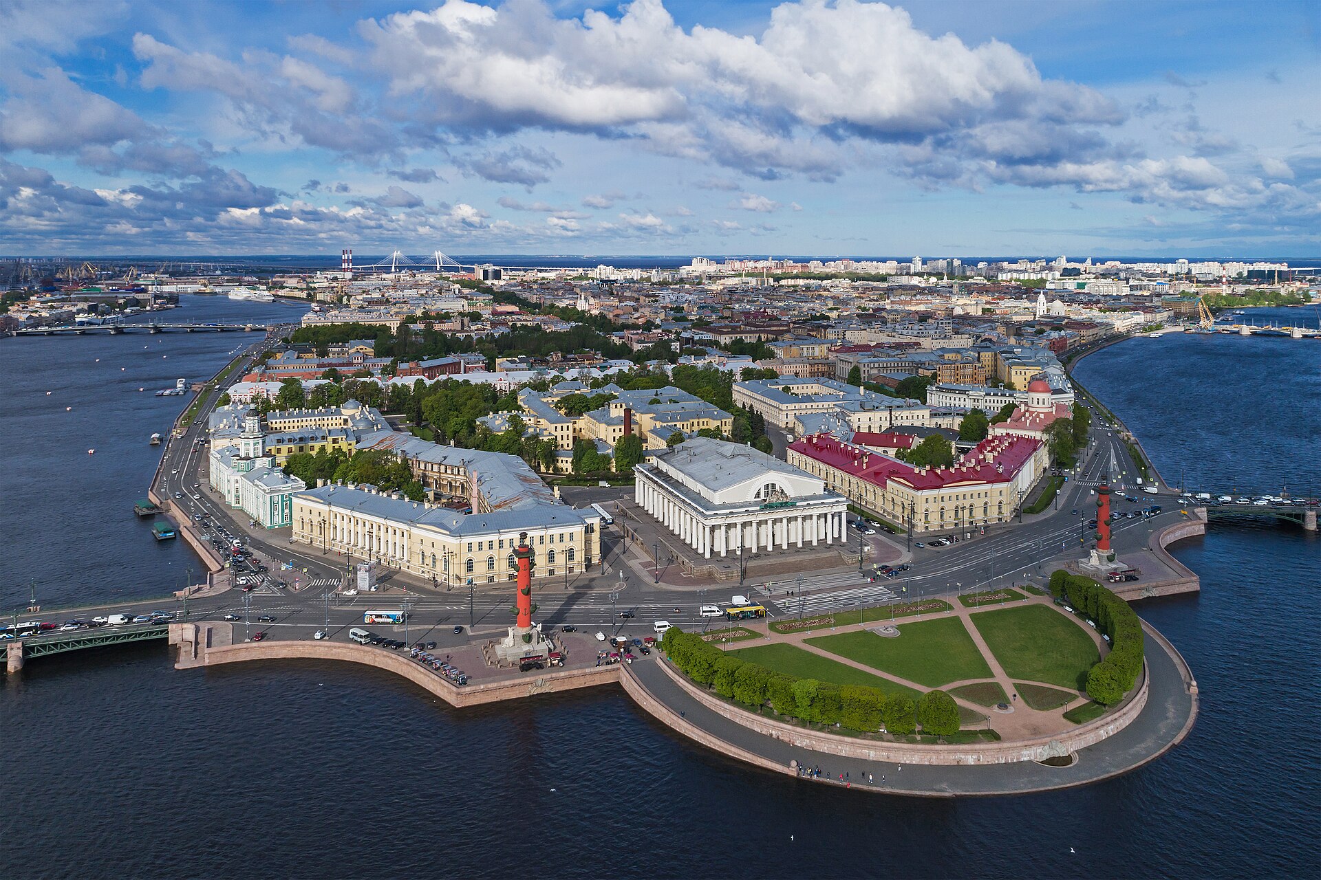 Стрелка Васильевского острова в Санкт-Петербурге с высоты птичьего полёта